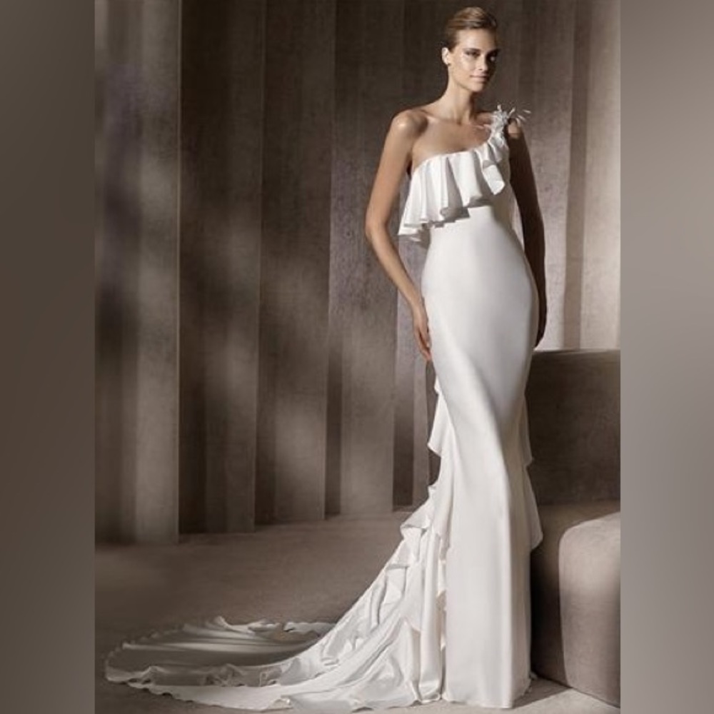 Stunning Designer Wedding Gown: Manuel Mota for Pronovias